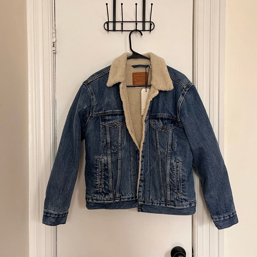 Levi’s Ex Boyfriend Sherpa Trucker Jean Jacket - Picture 2 of 8